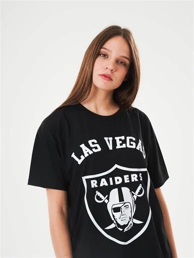 Bis Yaka Ön Las Vegas Yazı Çift Kılıçlı Korsan Kafa Kadın T-Shirt