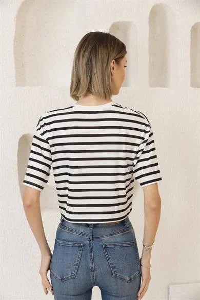 0 Yaka Kısa Çizgili Kadın T-Shirt