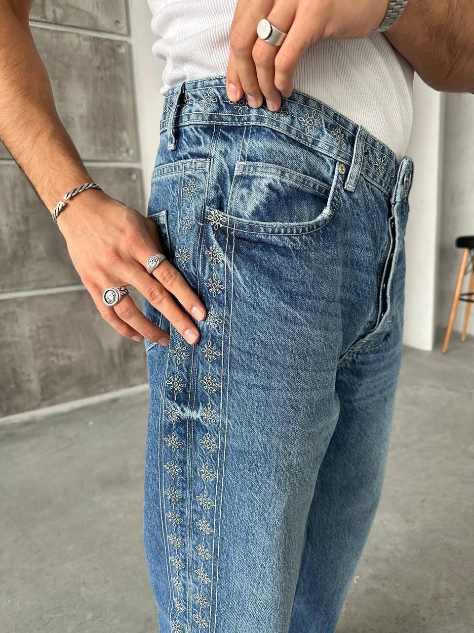 Kemer Yan Detay İşlemeli Baggy Jean Pantolon