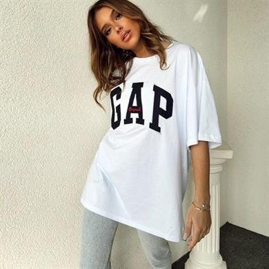 0 Yaka Gap Nakışlı Oversize Kadın T-Shirt