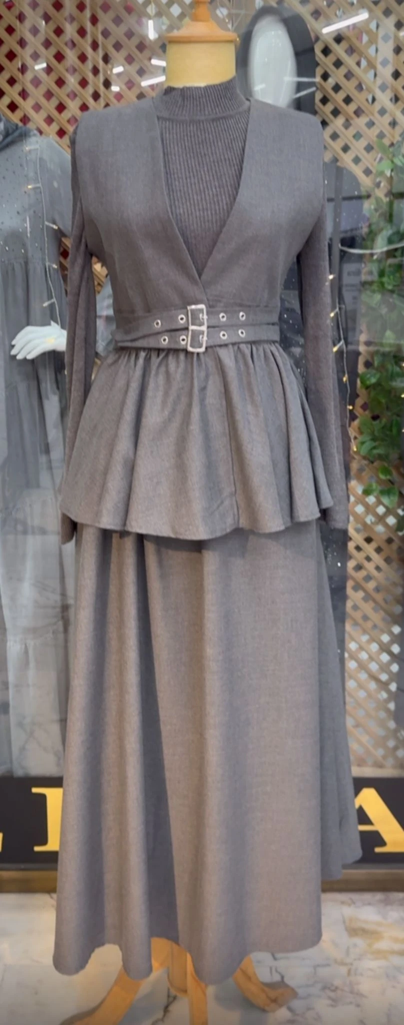 Belden Oturtmalı Volonlu Kemerli Yelekli Takım  image