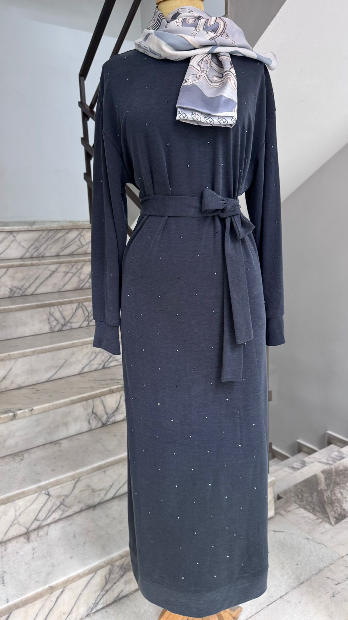 Yeni Sezon Tensel Kumaş Ön Ve Arka Taşlı Bel Bağlamalı Elbise Ebrar Butik image