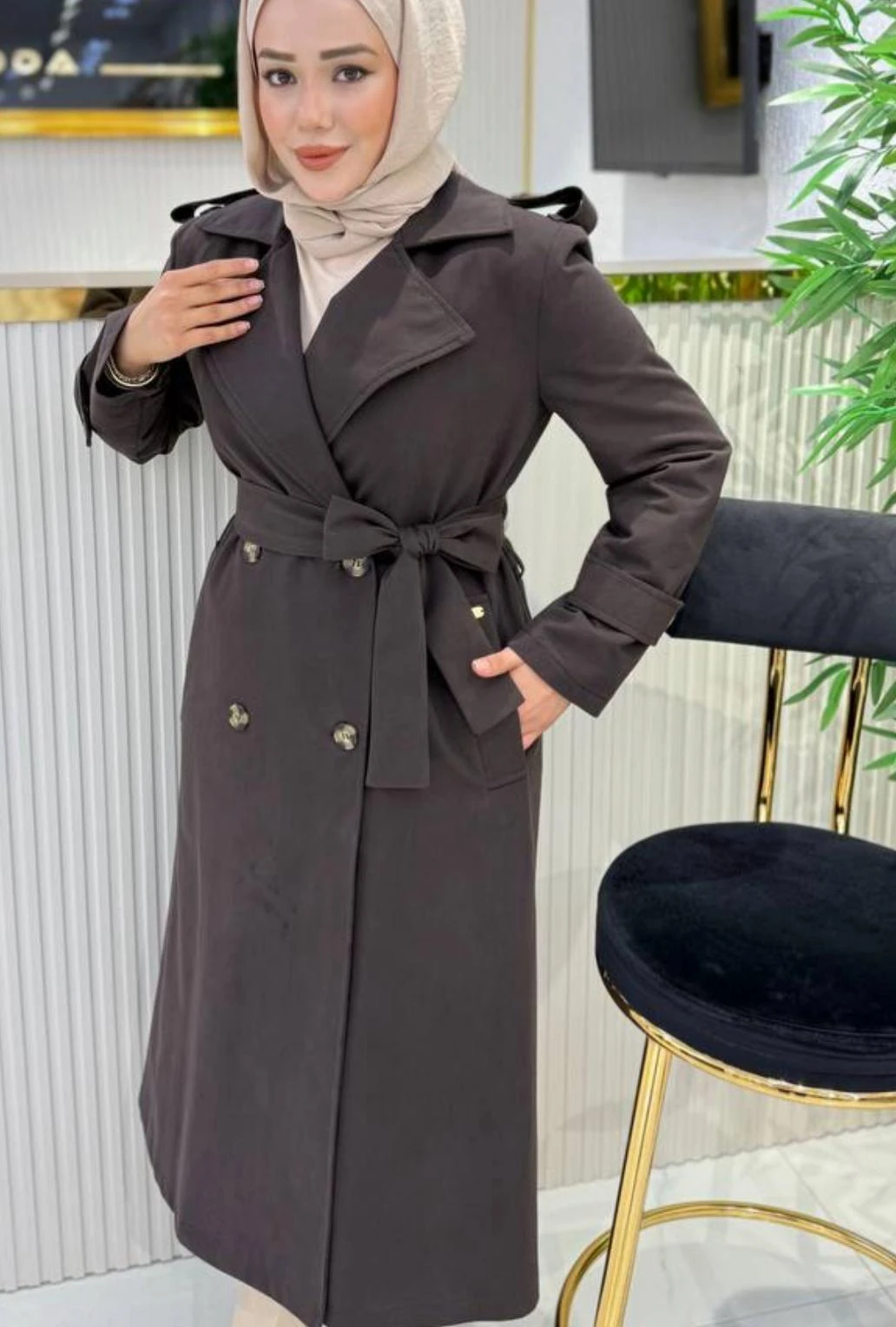 Tarzınızı İkiye Katlayan Astarlı Trench Coat Geniş Yaka Detaylı Ebrar Butik