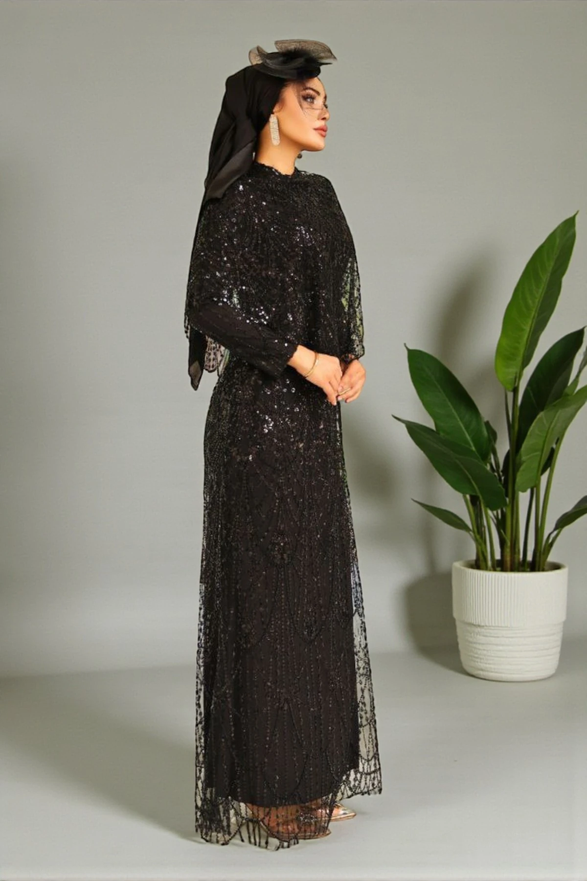 Boncuk Detaylı Çıkarılabilir Kısa Pelerinli Tesettür Abiye