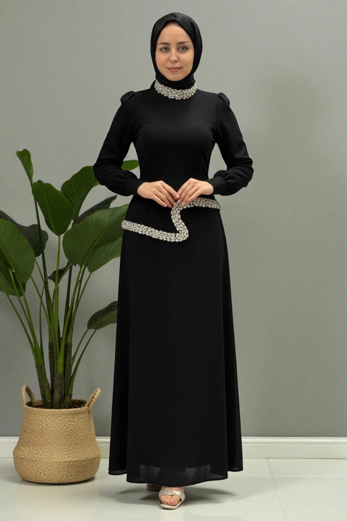 Boyun ve Bel Kısmı Taş Detaylı Tesettür Abiye