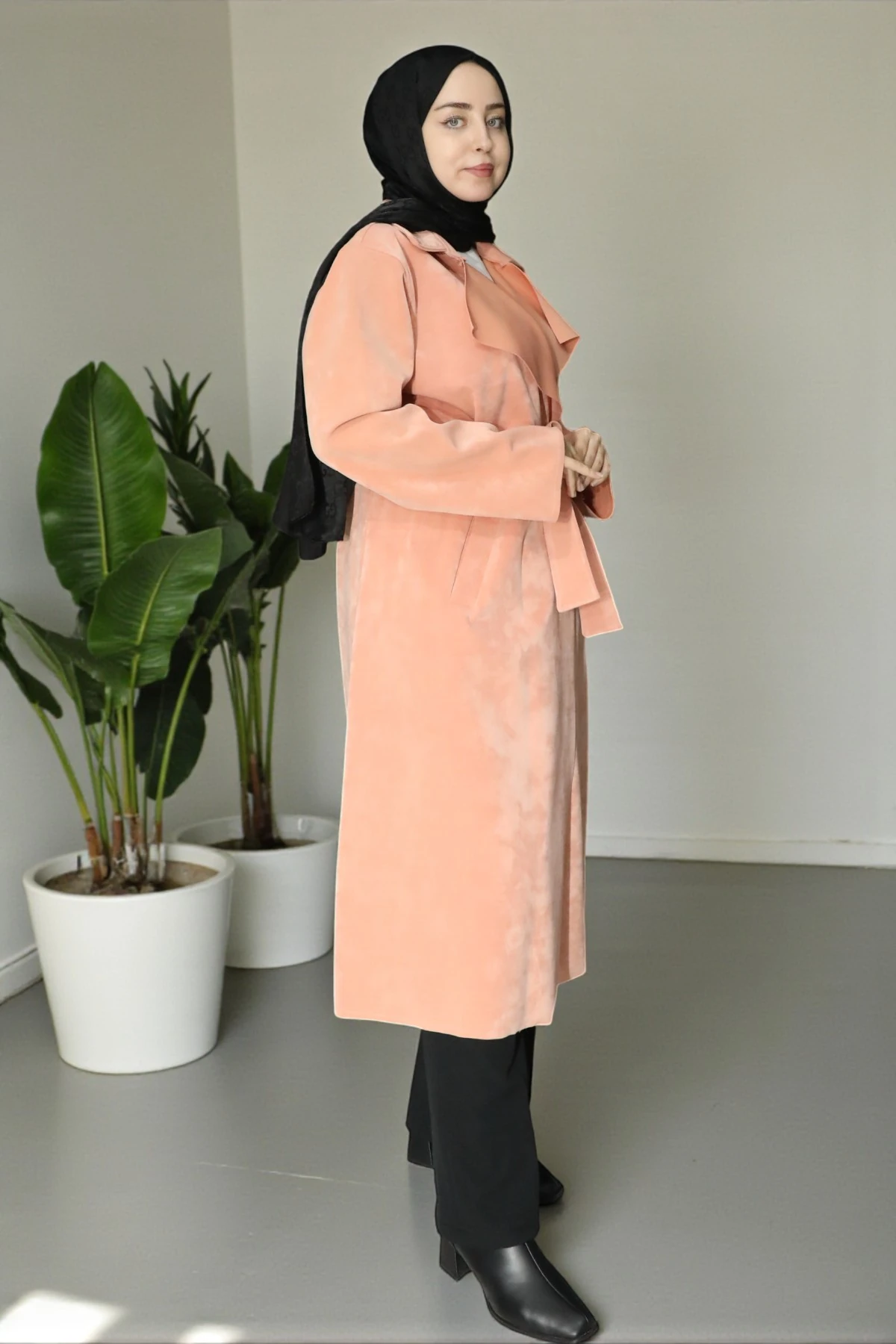 Süet Dokulu Yumuşak Kumaş Kuşaklı Trençkot