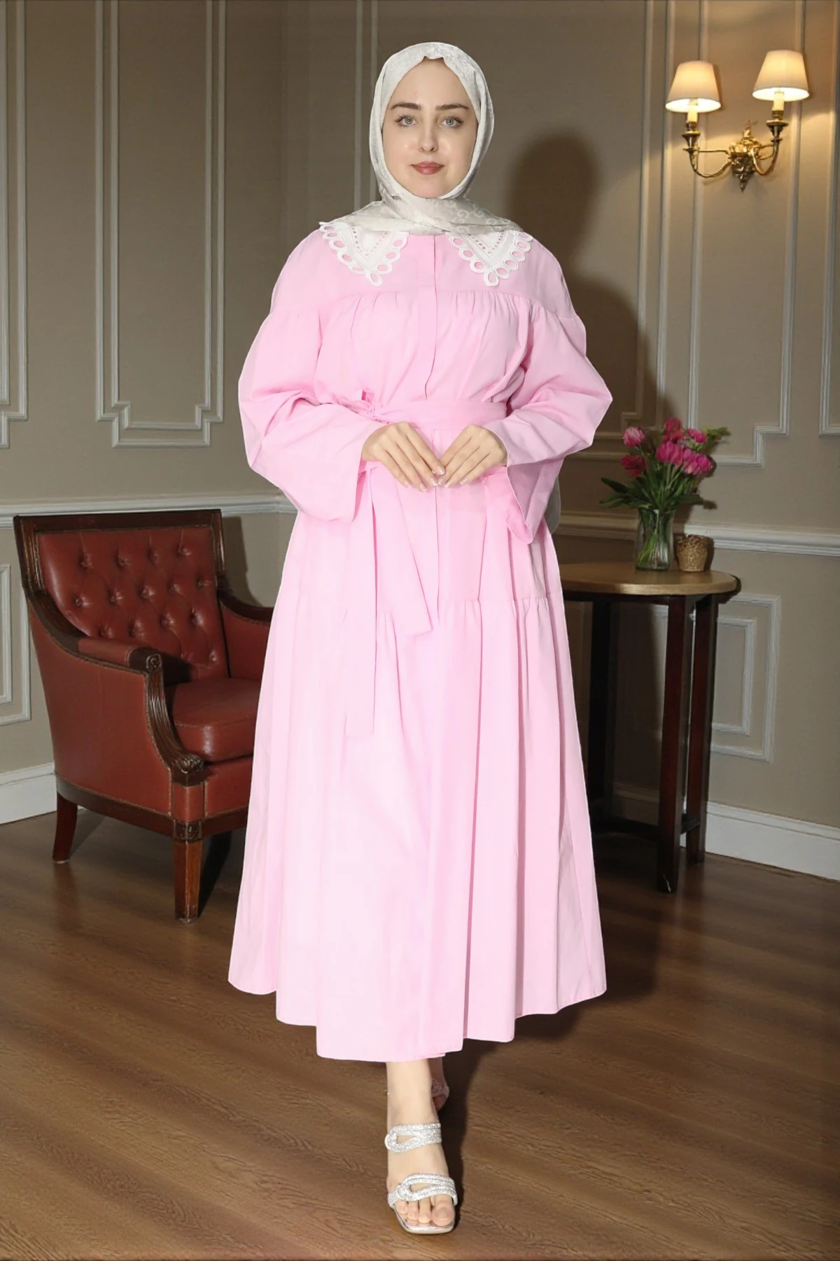 Yaka Detaylı Belden Kuşaklı Rahat Kesim Tesettür Elbise