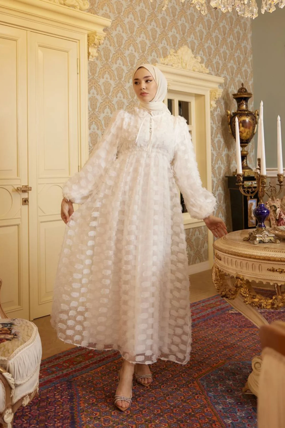 Tam Boy Astarlı Tül Detaylı Elbise