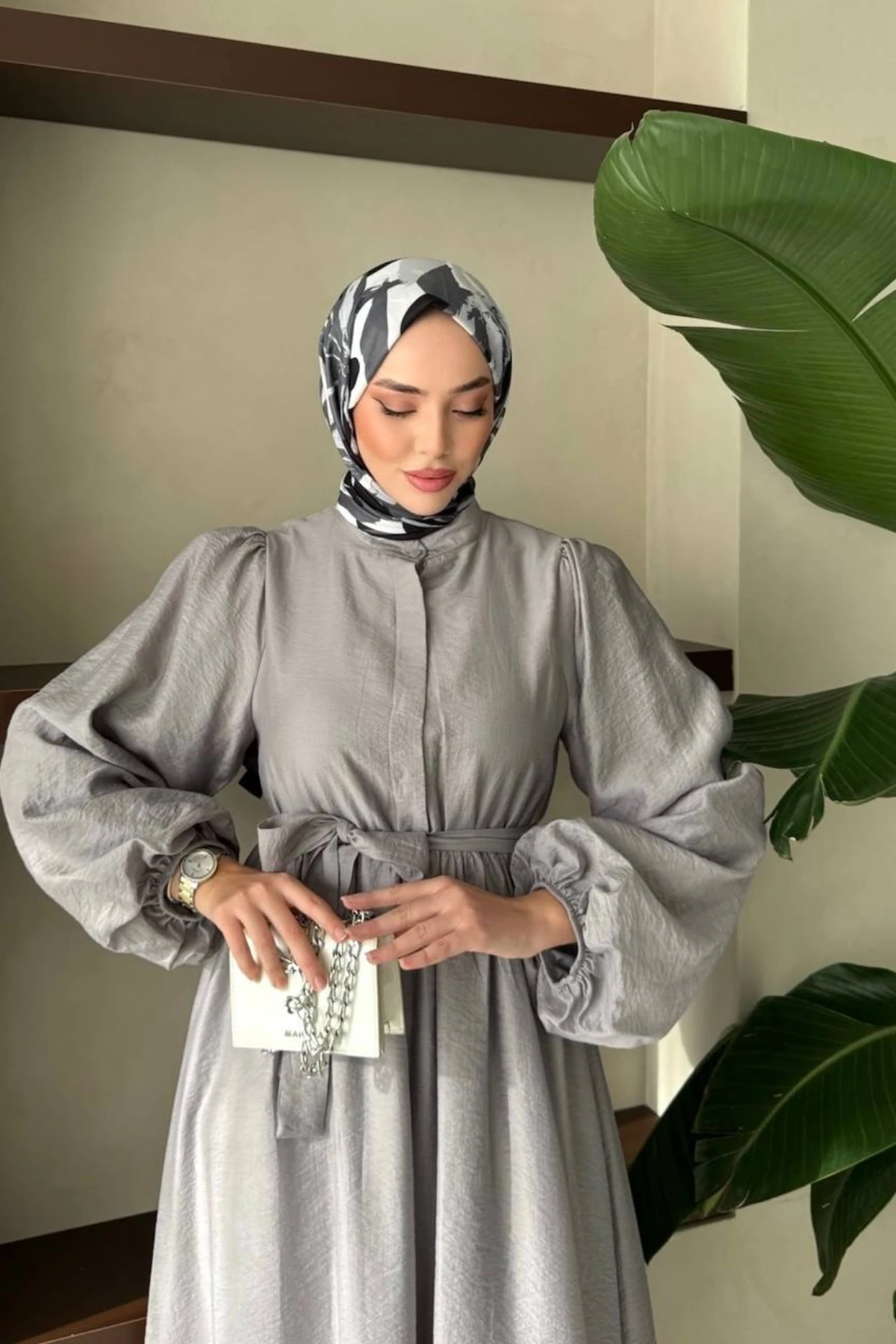 Yuvarlak Yaka, Gizli Düğmeli Balon Kol  Astarlı Elbise