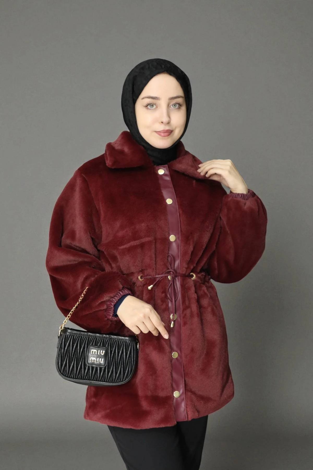 Gold Düğme ve Belden Büzgü İp Detaylı Peluş Ceket