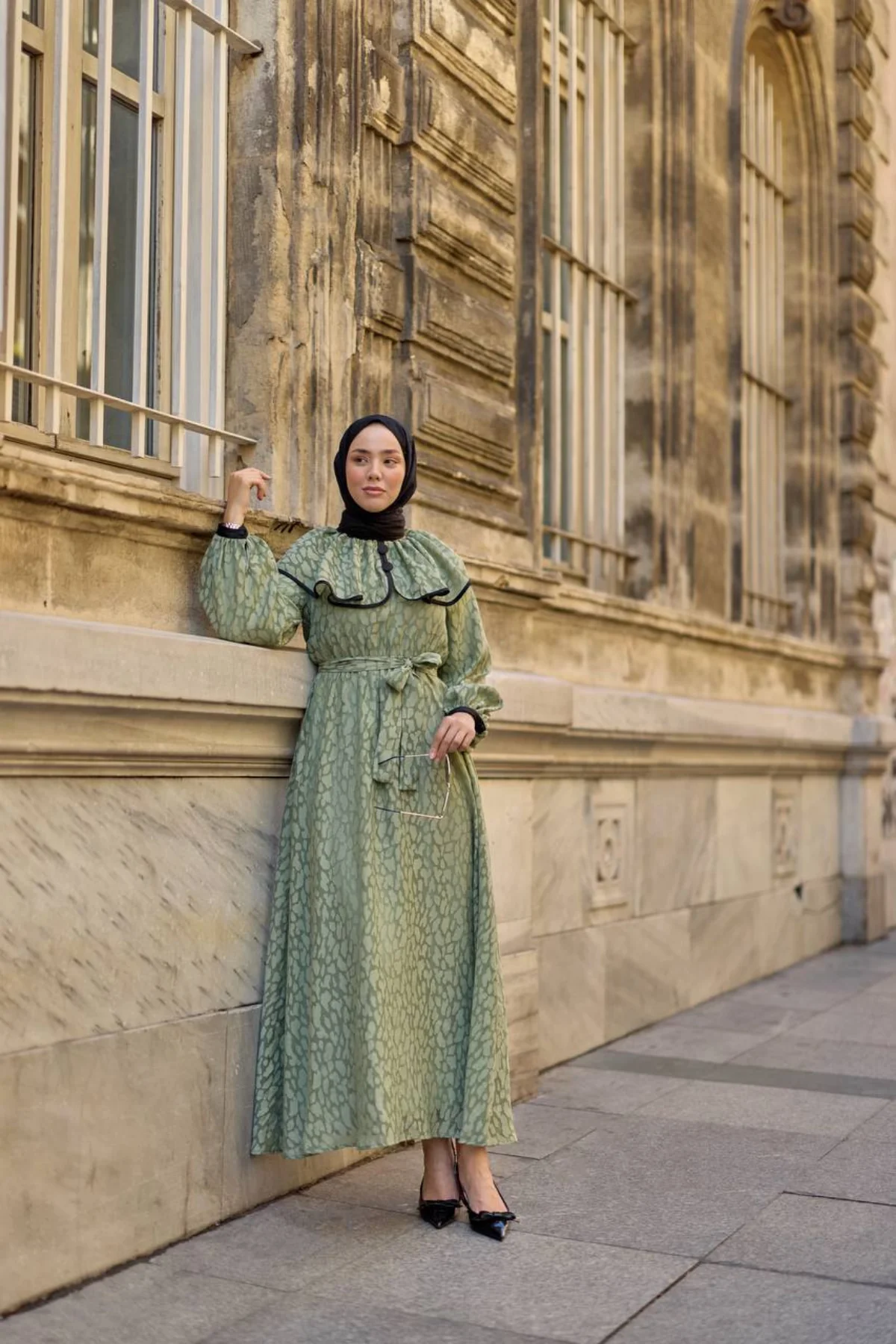 Bebe Yaka, Seyyar Kemerli Balon Kol Desenli Elbise