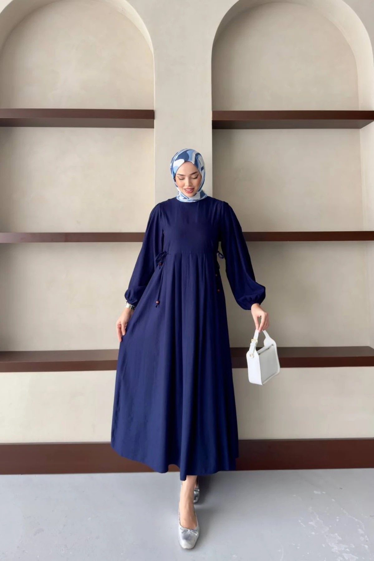 Yuvarlak Yaka Balon Kol Bağcıklı Elbise