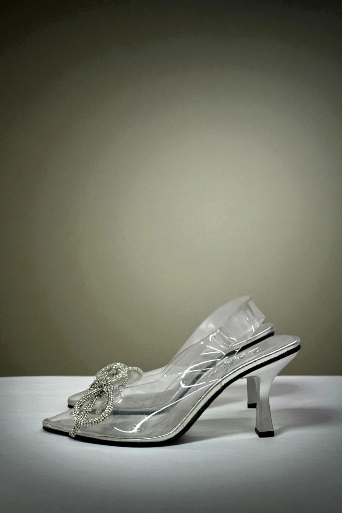 Fiyonk Detaylı Şeffaf Kadın Topuklu Ayakkabı