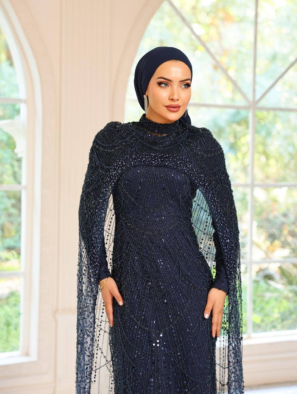 Pelerin Detaylı Boncuk İşlemeli Tesettür Abiye