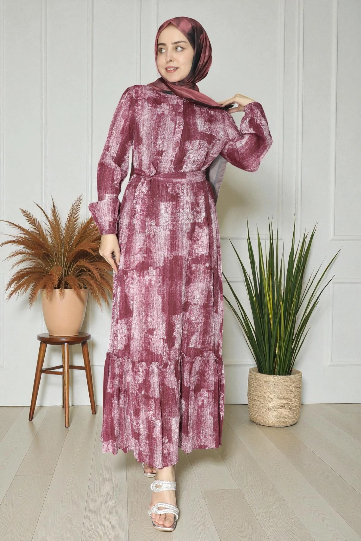 Yarım Düğmeli, Kemer Detaylı Tesettür Elbise