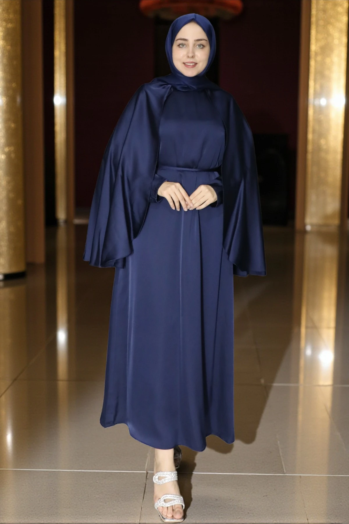 Pelerinli, Kemerli Sade Saten Tesettür Elbise