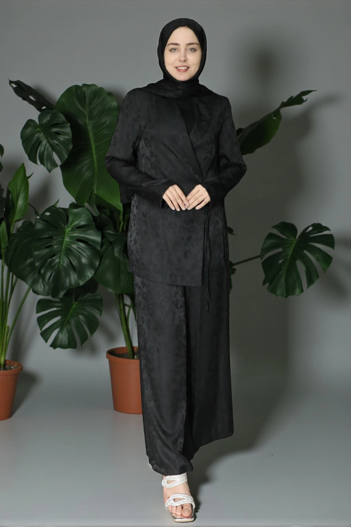 Hafif Parlak Saten Dokulu Kuşaklı İkili Takım