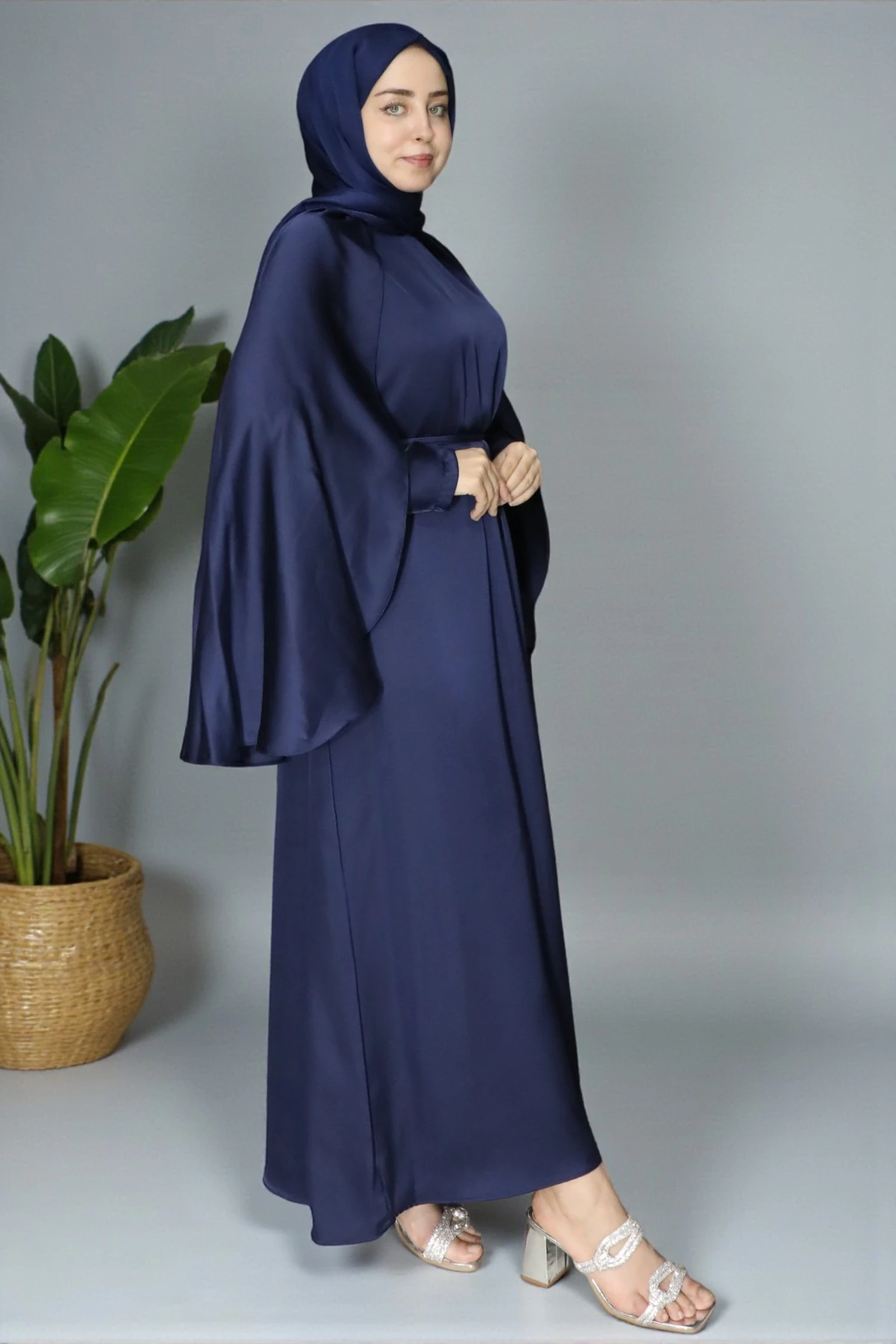 Pelerinli, Kemerli Sade Saten Tesettür Elbise
