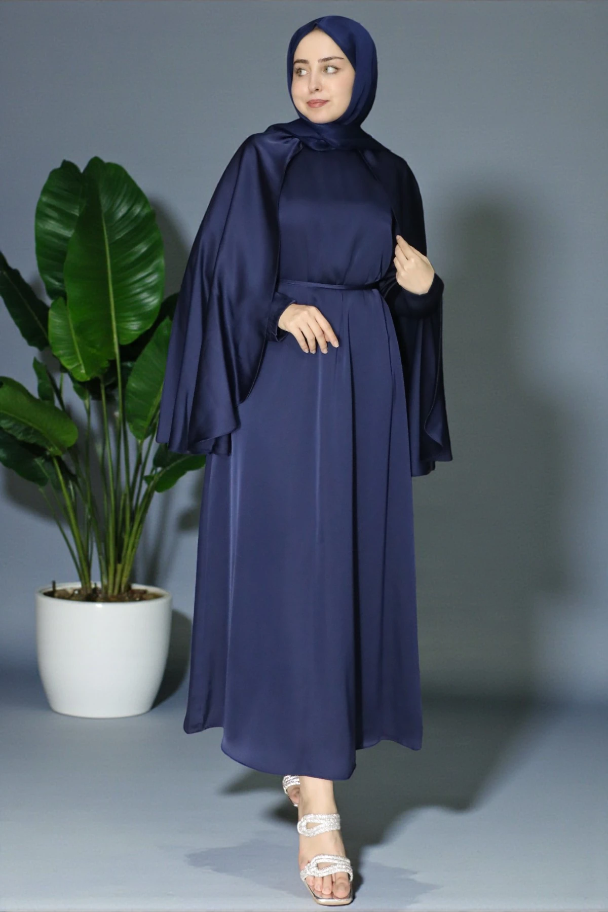 Pelerinli, Kemerli Sade Saten Tesettür Elbise