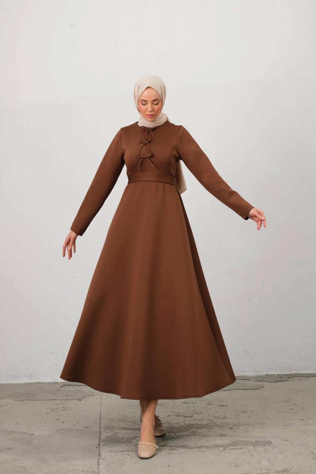 Kurdele Detaylı Seyyar Kemerli Scuba Elbise