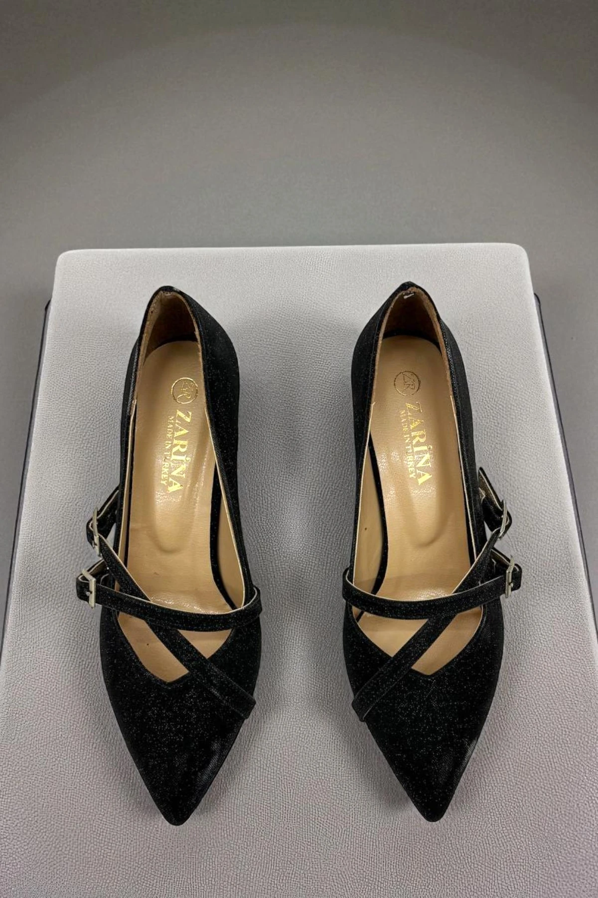 Çift Kemer Detaylı Siyah Stiletto Topuklu Ayakkabı