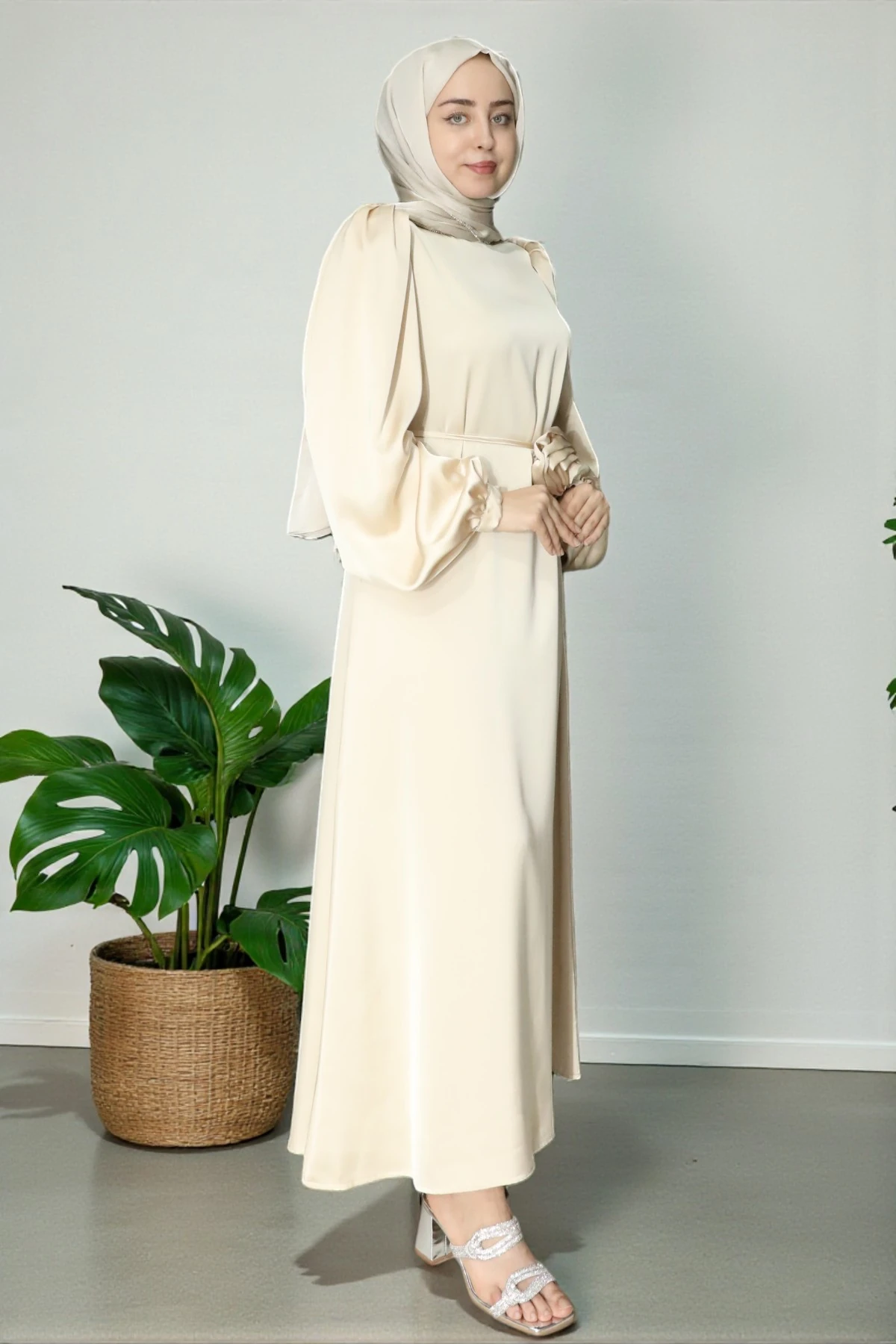 Balon Kol Çiçek Kemer Detaylı Saten Dokulu Tesettür Elbise