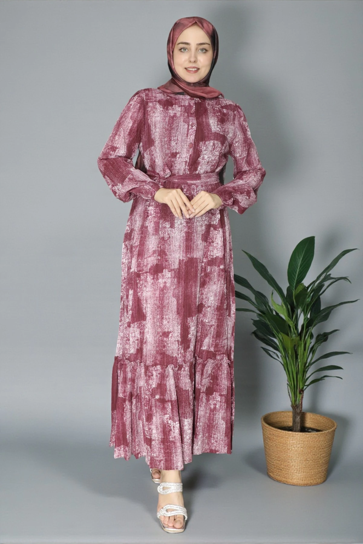 Yarım Düğmeli, Kemer Detaylı Tesettür Elbise