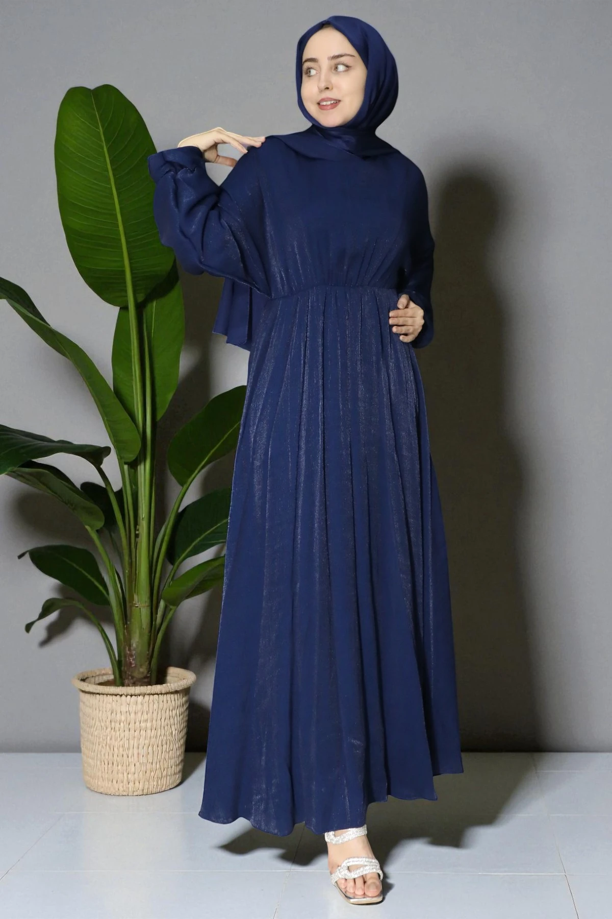 Işıltılı Rahat Kesim Pileli Tesettür Elbise