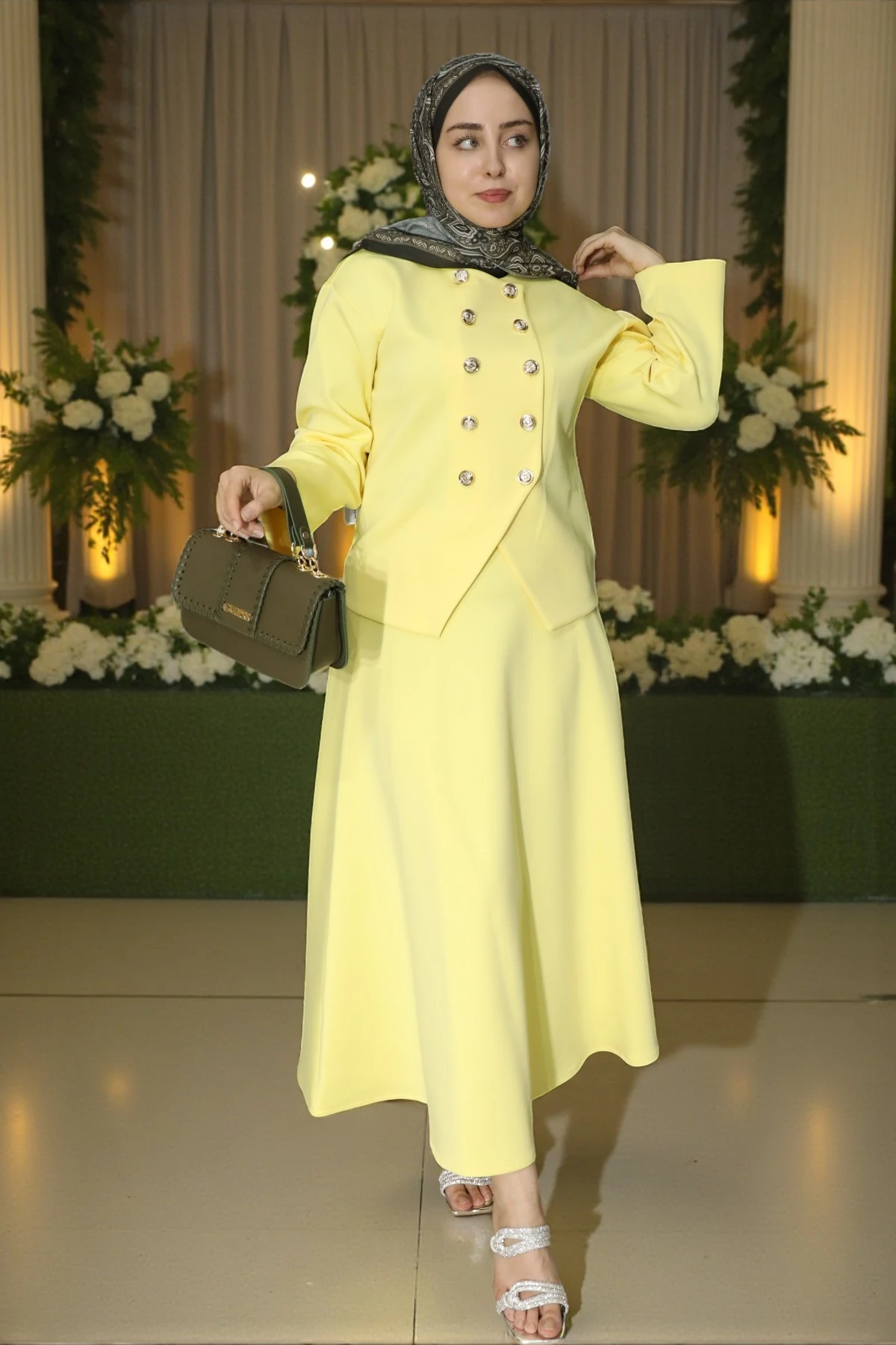 Düğme Detaylı Dökümlü Krep Etekli Takım