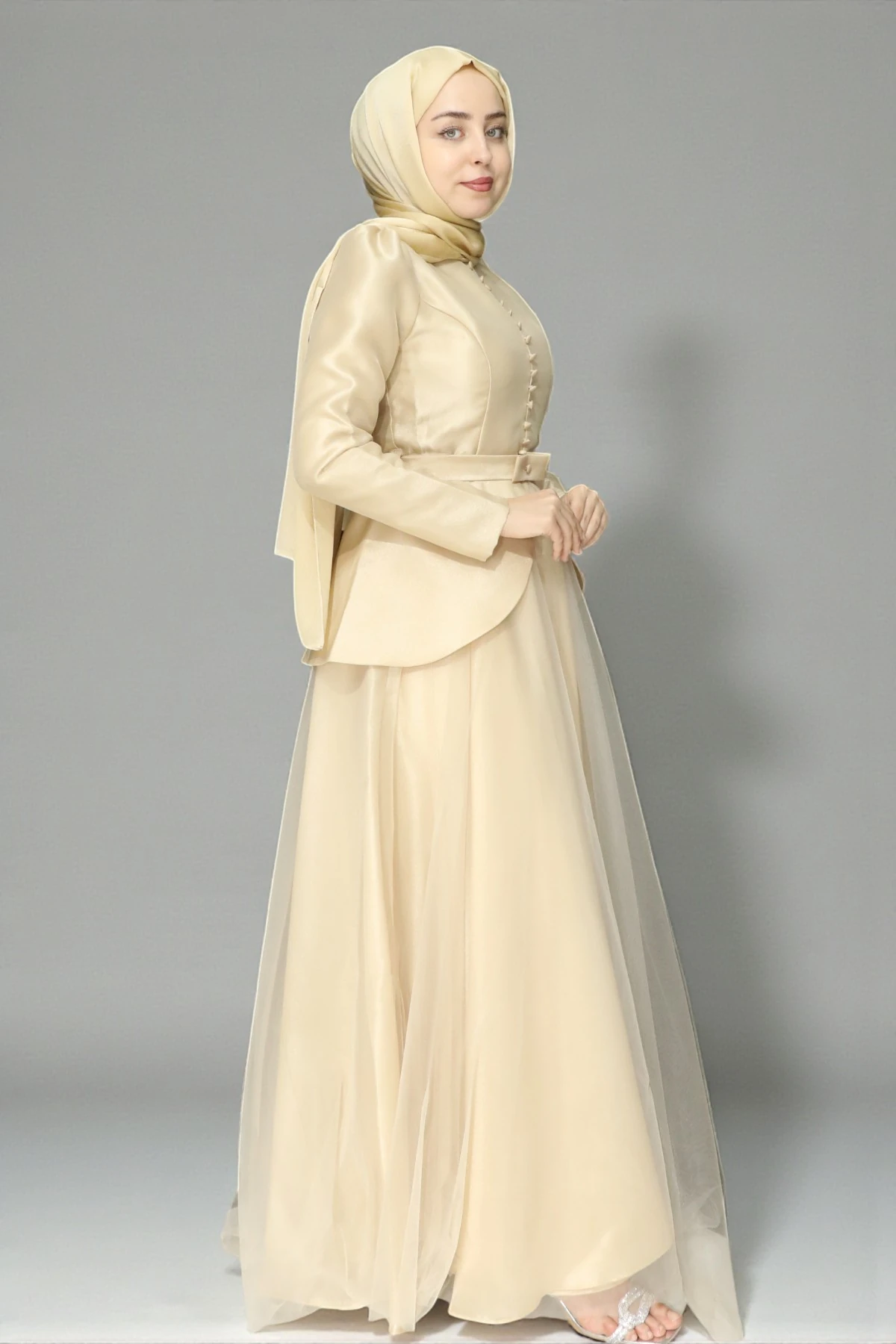 Saten Tül ve Önden Düğme  Detaylı Kemerli Tesettür Abiye