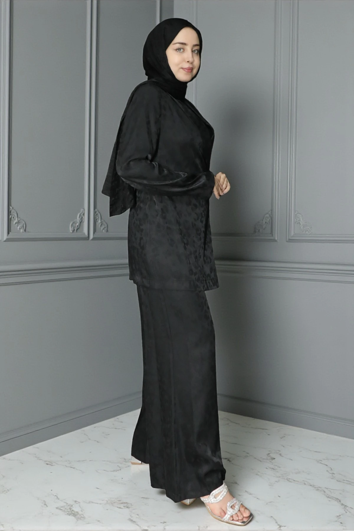 Hafif Parlak Saten Dokulu Kuşaklı İkili Takım