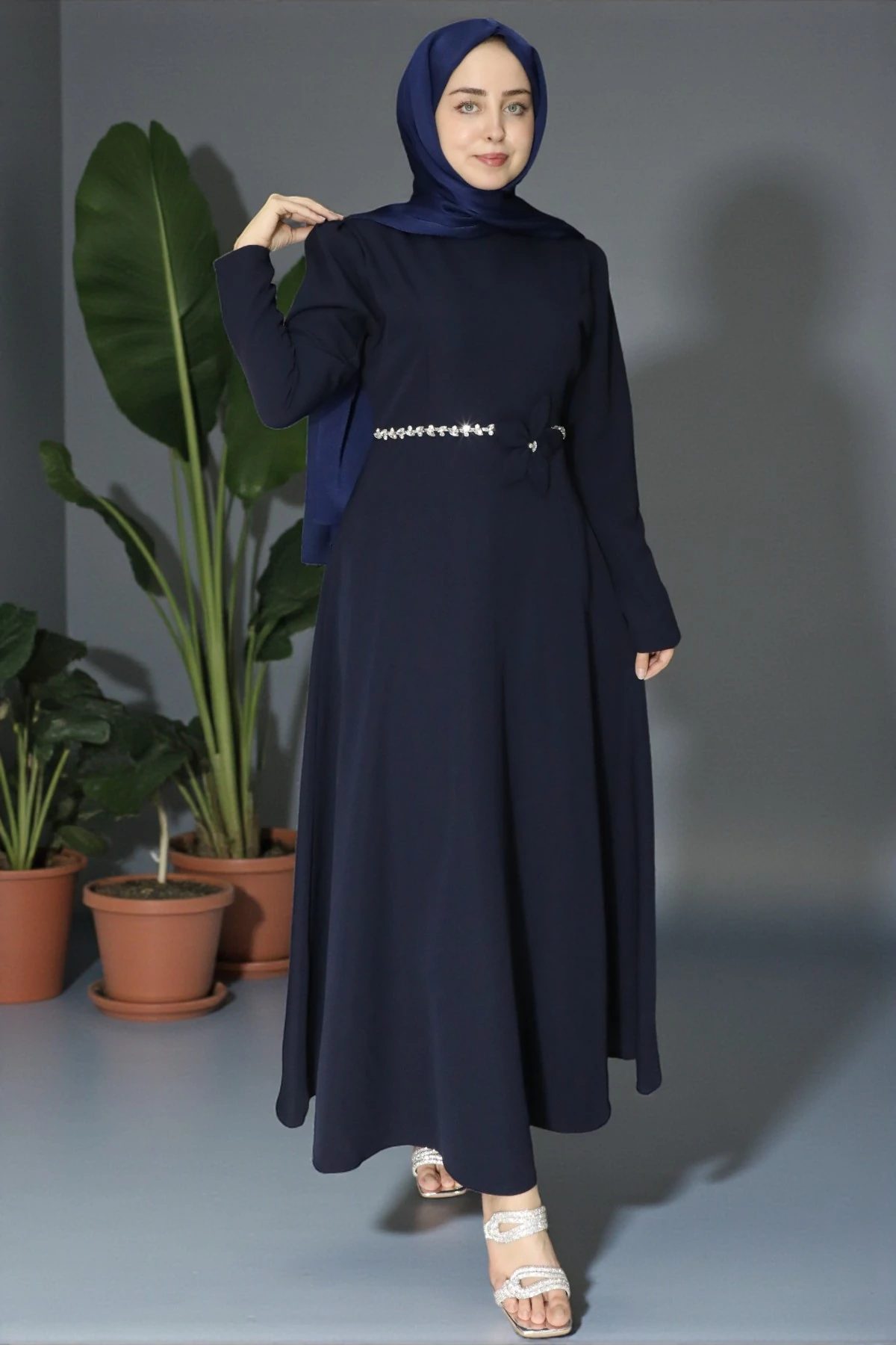 Taş Kemer Detaylı Sade Dökümlü Tesettür Elbise