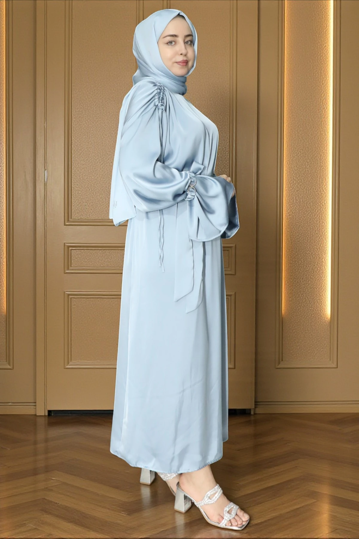 Büzgü Detaylı Saten Dokulu Tesettür Elbise