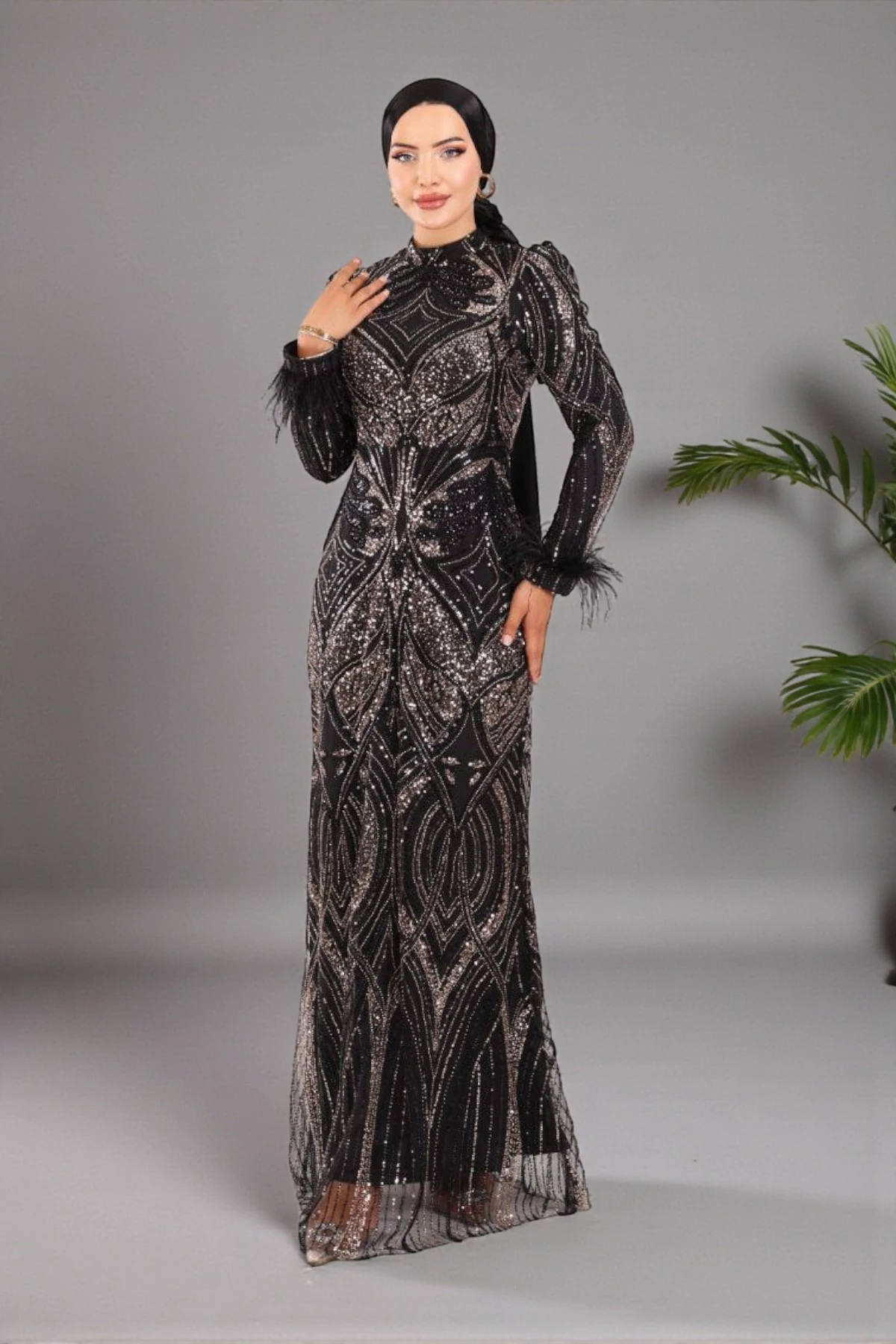 Kol Uçları Tüy Detaylı ve Boncuk İşlemeli Tesettür Abiye