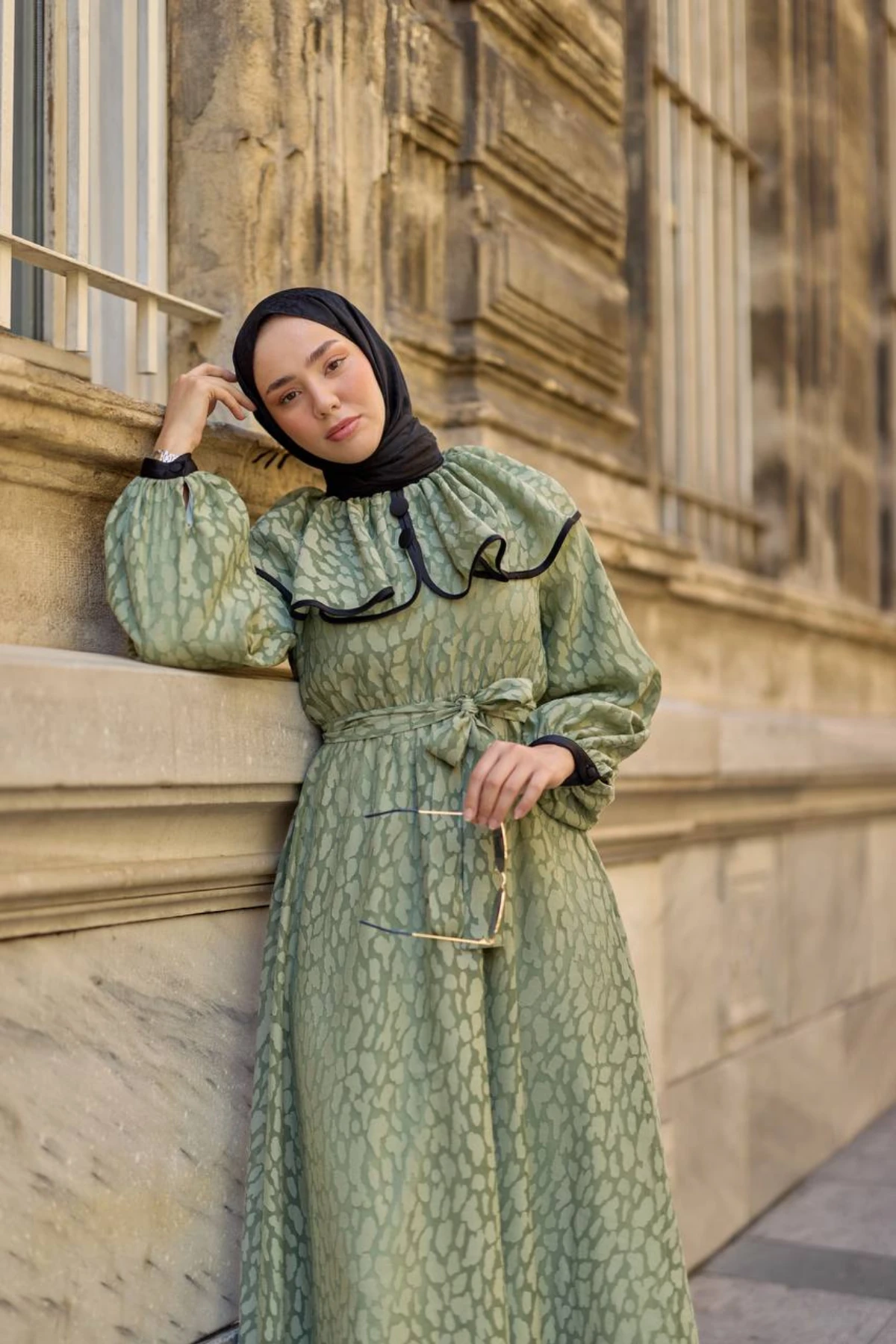 Bebe Yaka, Seyyar Kemerli Balon Kol Desenli Elbise