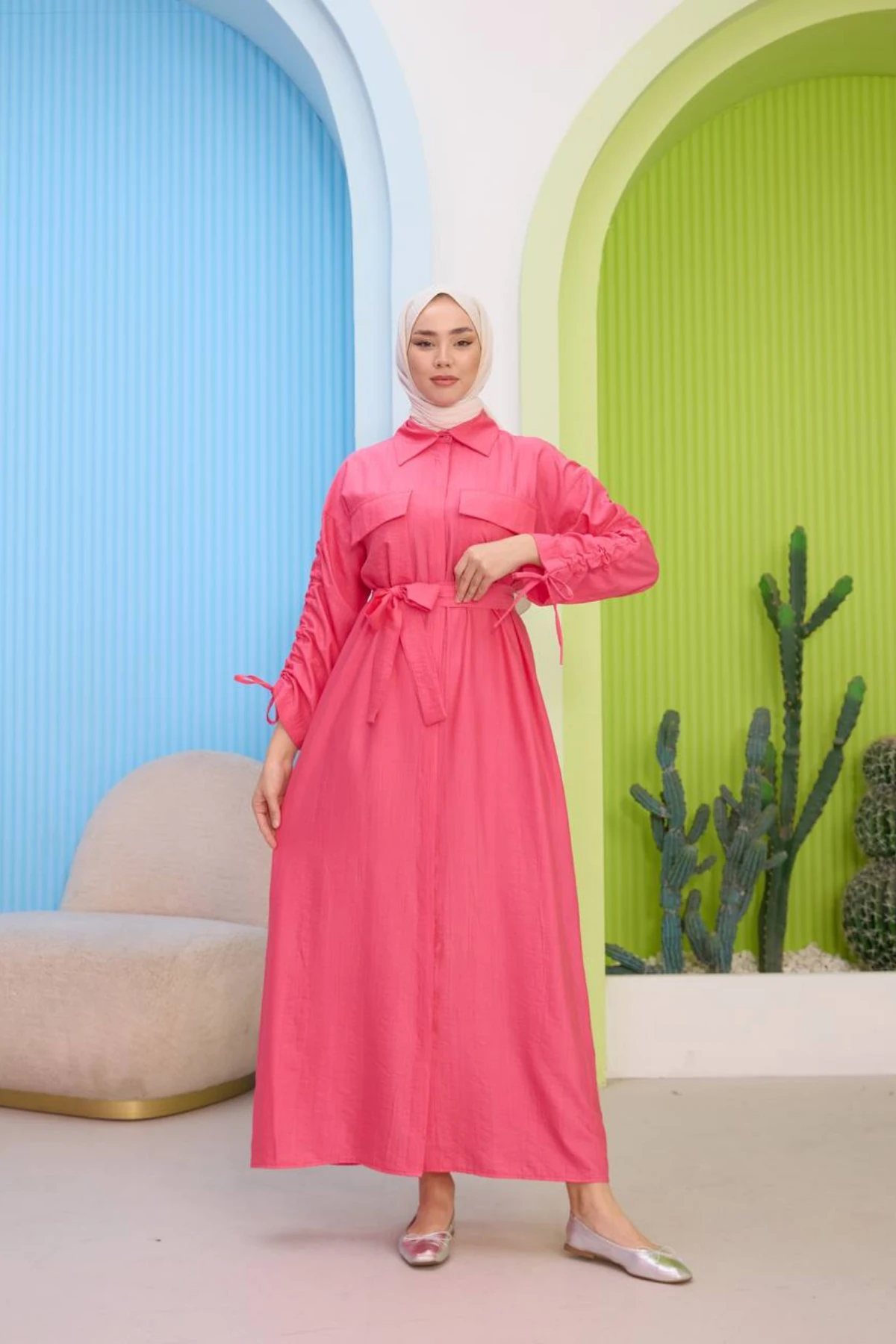 Büzgülü Kol ve Kemer Detaylı Boydan Düğmeli Elbise