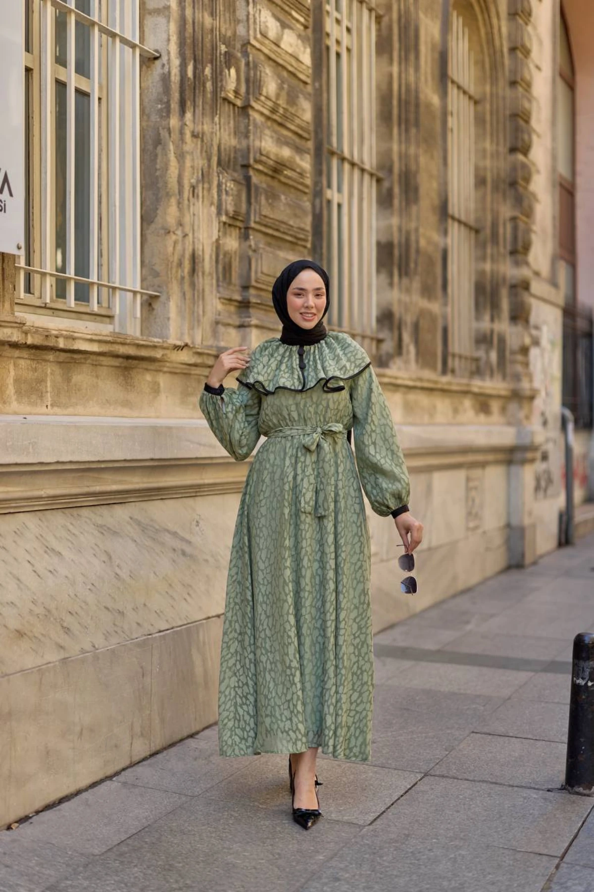 Bebe Yaka, Seyyar Kemerli Balon Kol Desenli Elbise