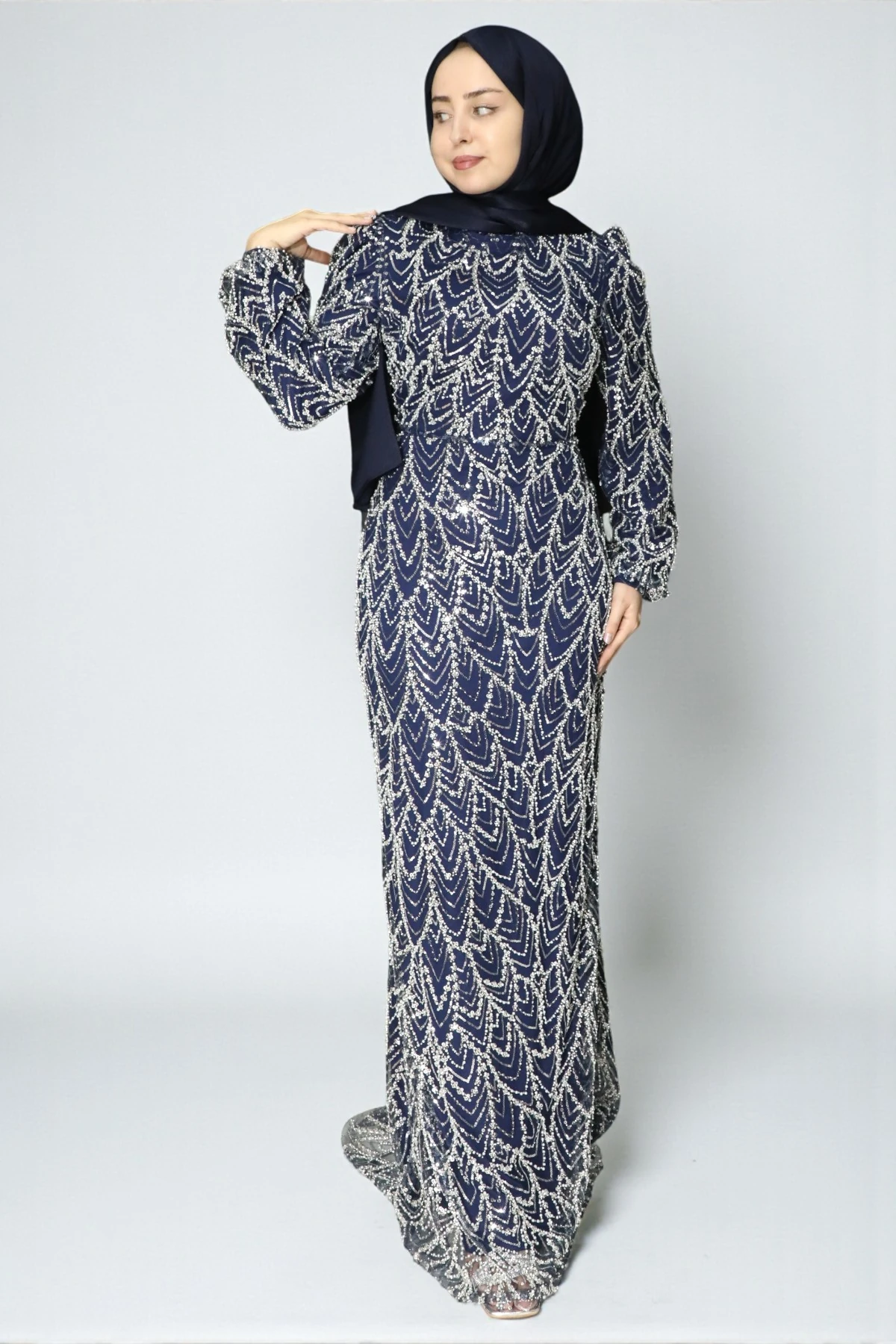 Tamamı Taş İşlemeli Zarif Kesim Tesettür Abiye