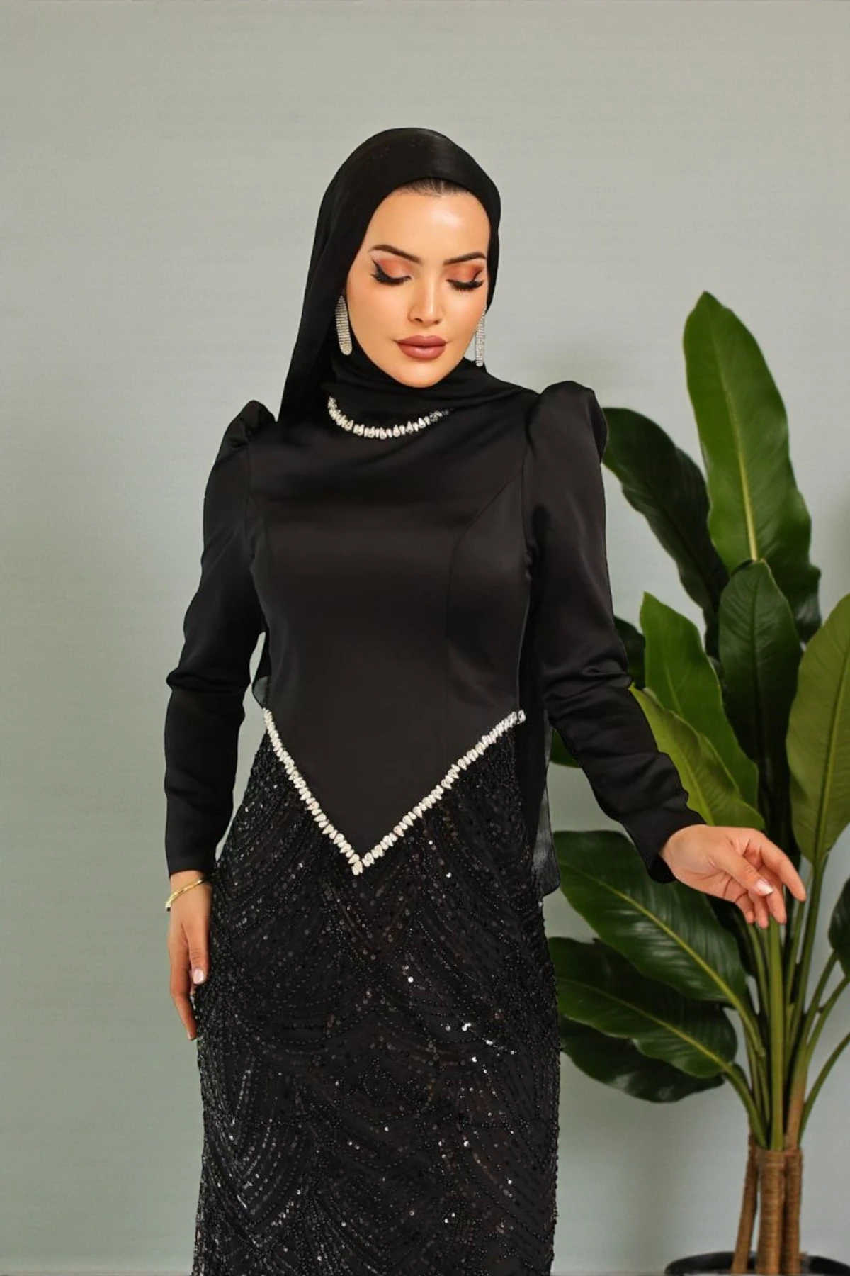 Boncuk ve Taş İşlemeli Saten Tesettür Abiye