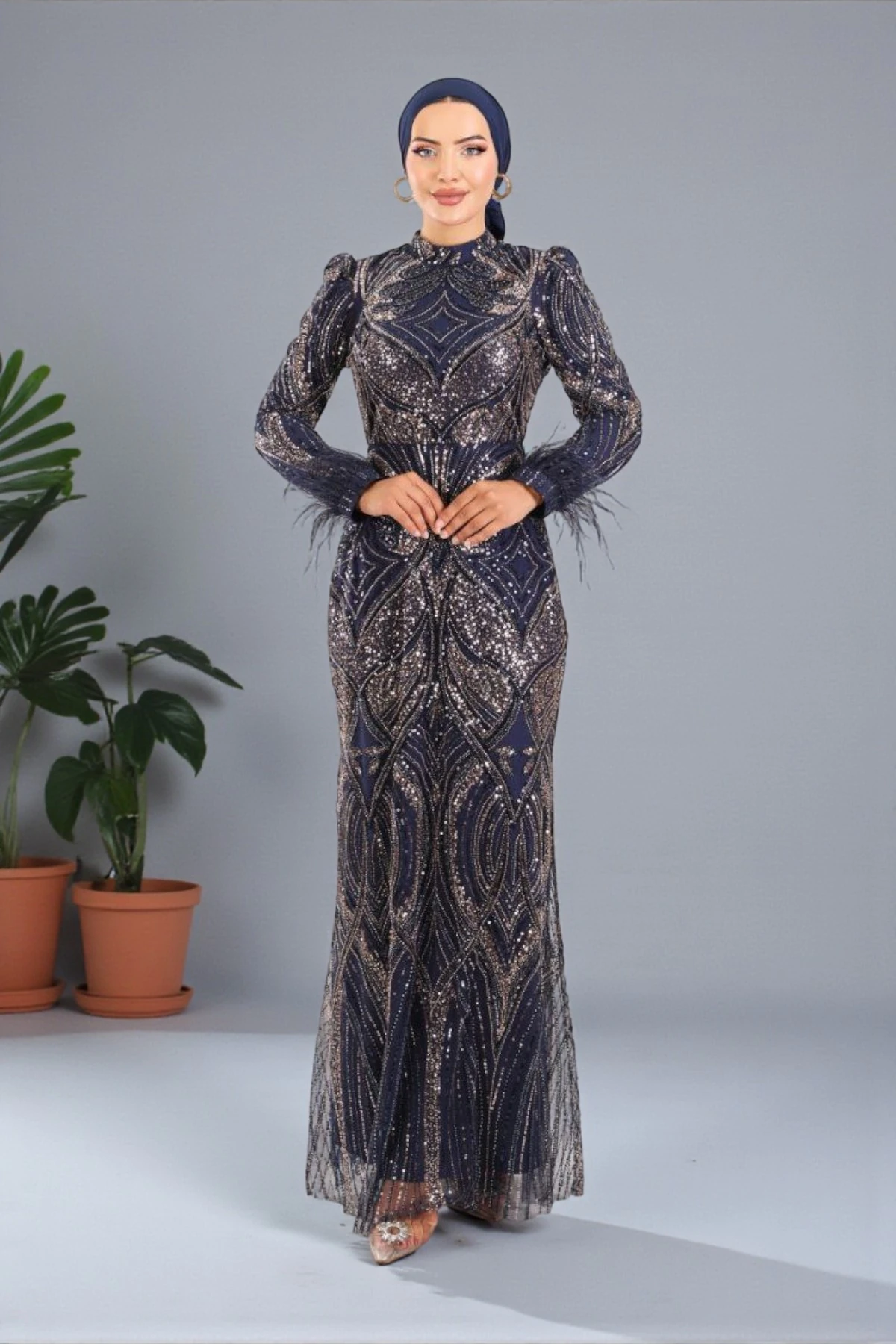 Kol Uçları Tüy Detaylı ve Boncuk İşlemeli Tesettür Abiye