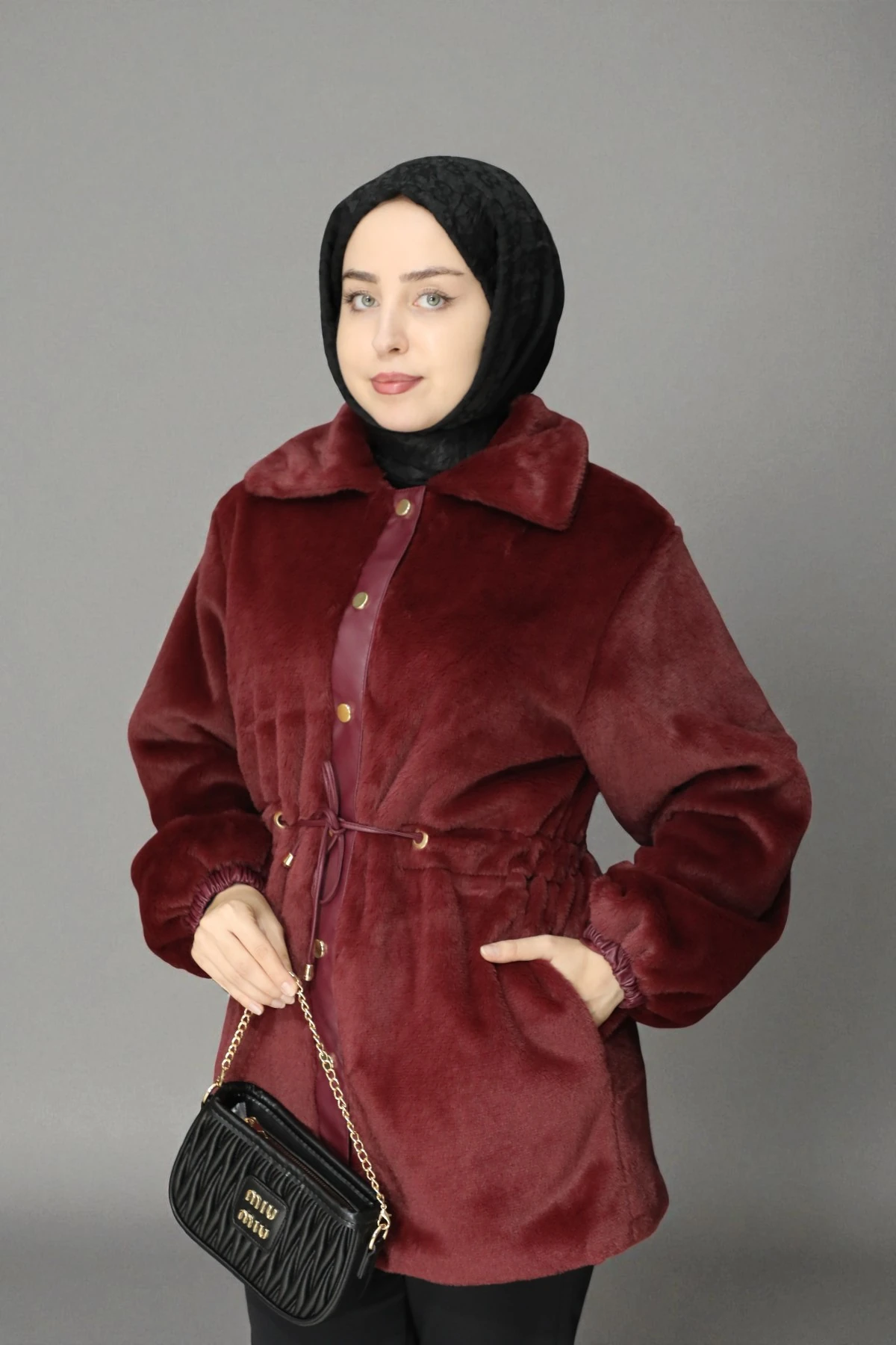 Gold Düğme ve Belden Büzgü İp Detaylı Peluş Ceket