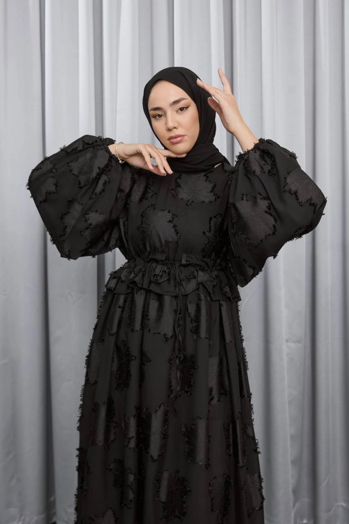 Yuvarlak Yaka Yaprak Desenli Lastikli Balon Kol Şifon Elbise