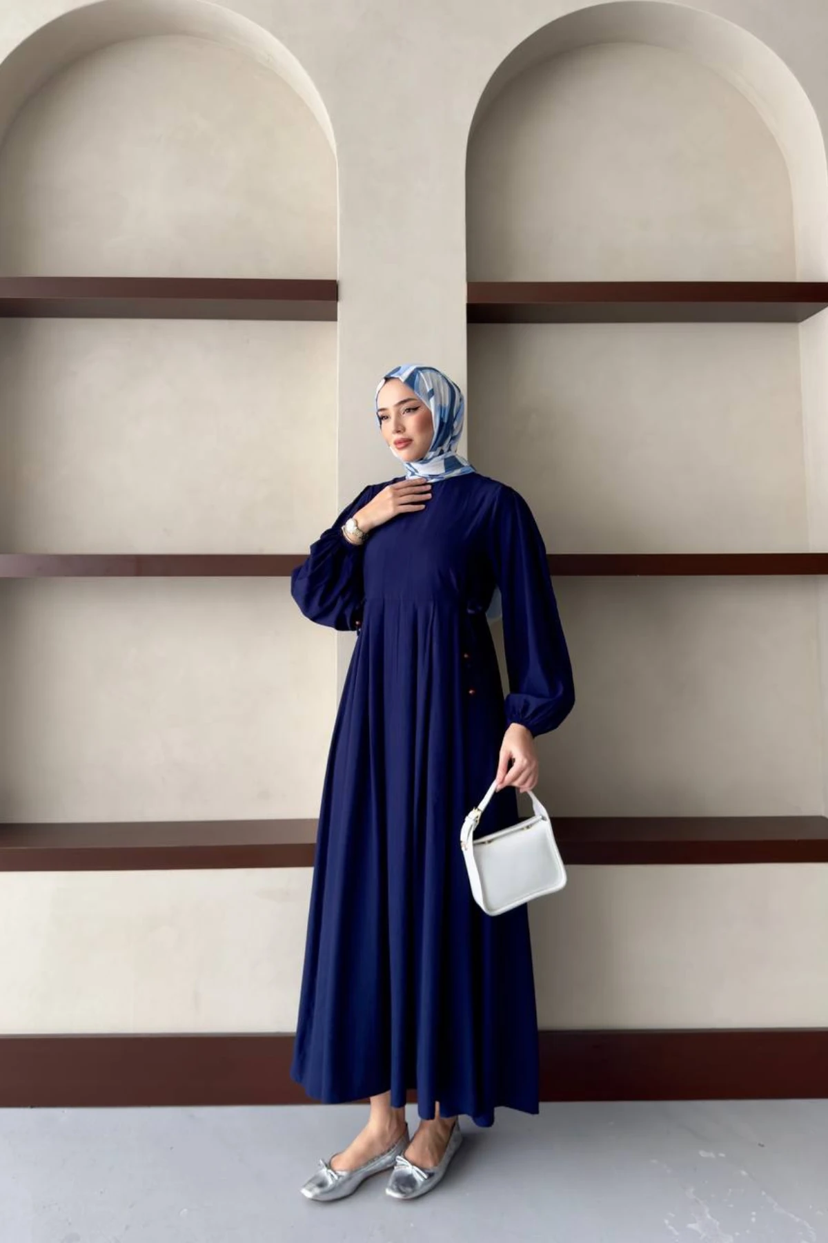 Yuvarlak Yaka Balon Kol Bağcıklı Elbise