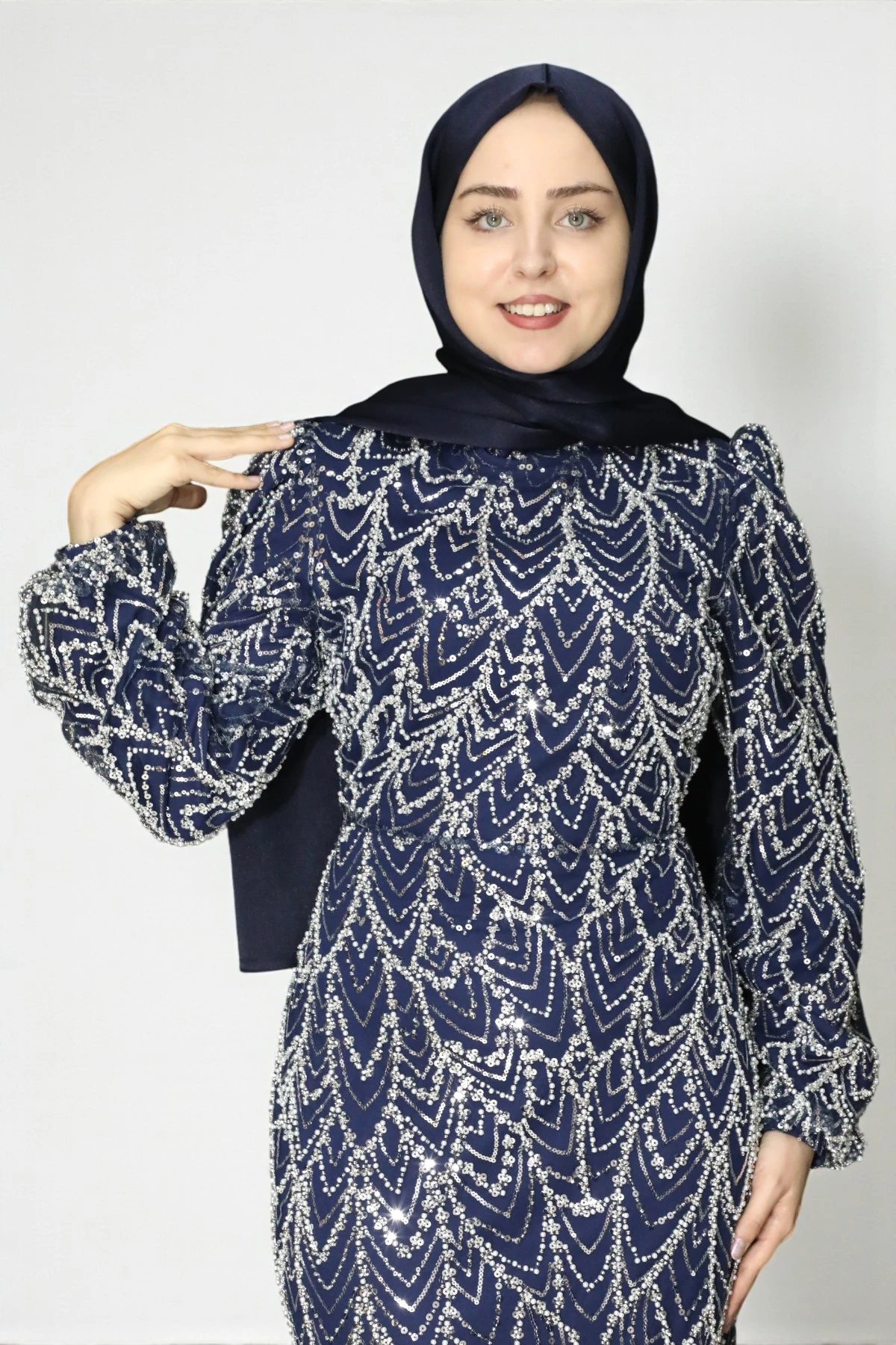 Tamamı Taş İşlemeli Zarif Kesim Tesettür Abiye