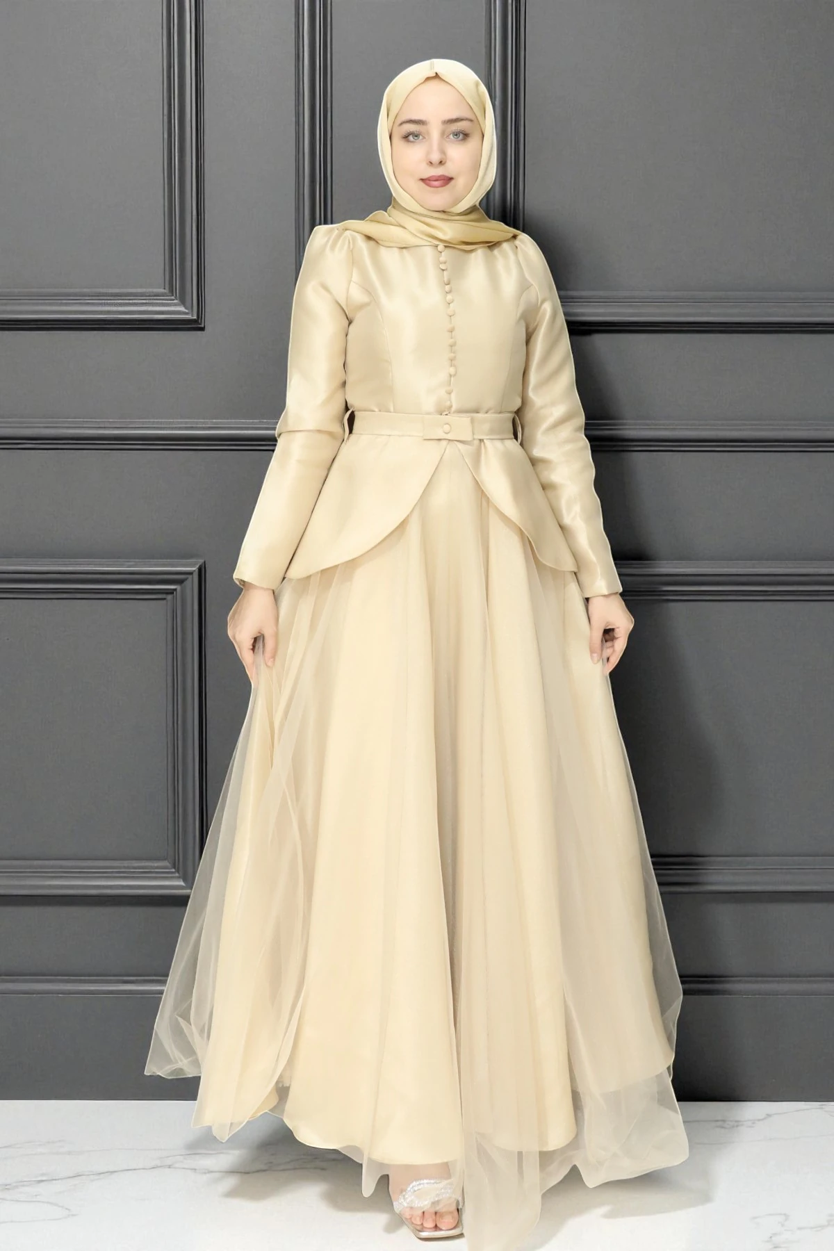 Saten Tül ve Önden Düğme  Detaylı Kemerli Tesettür Abiye