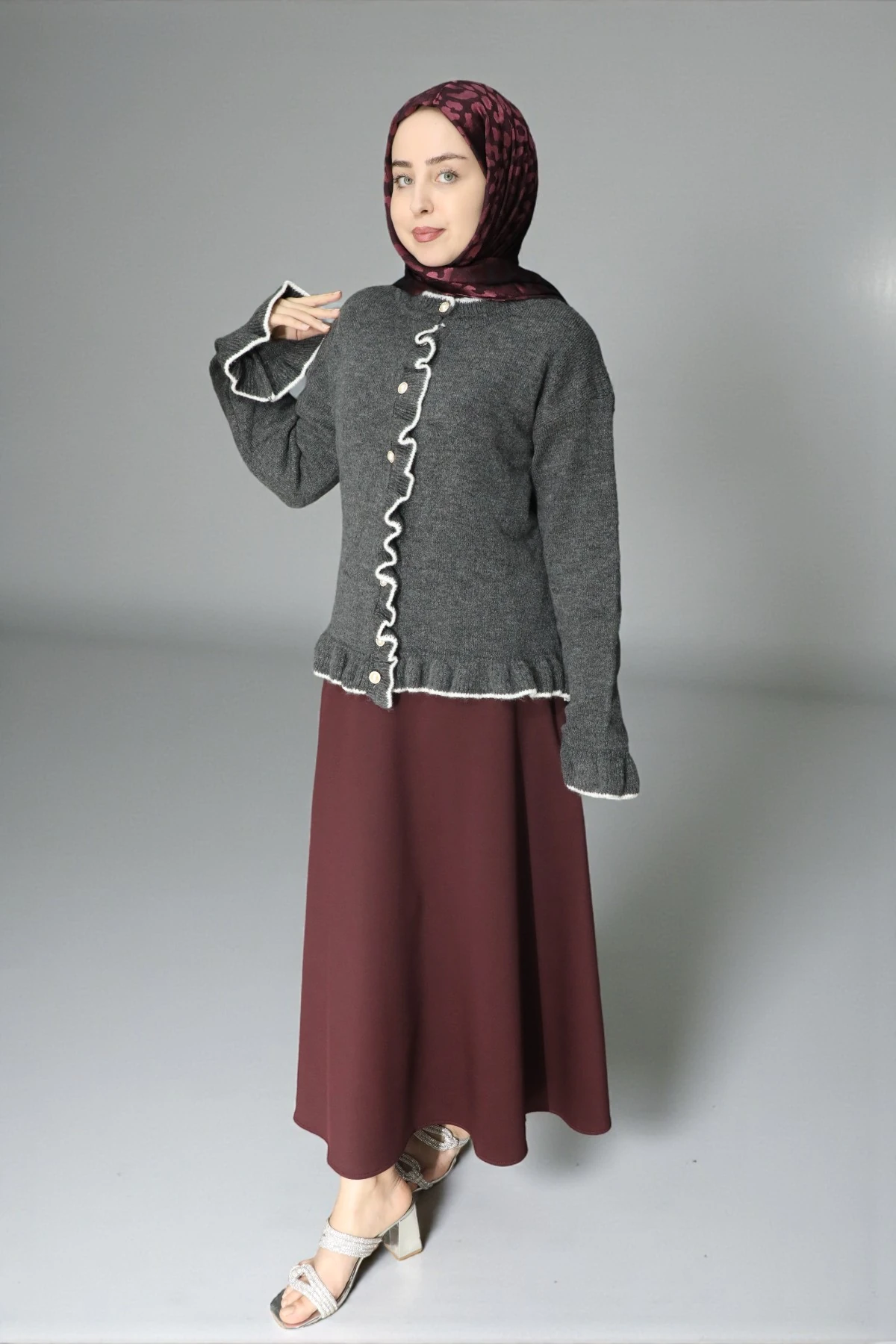 Kıvrım Kenar Detaylı Şık Triko Hırka