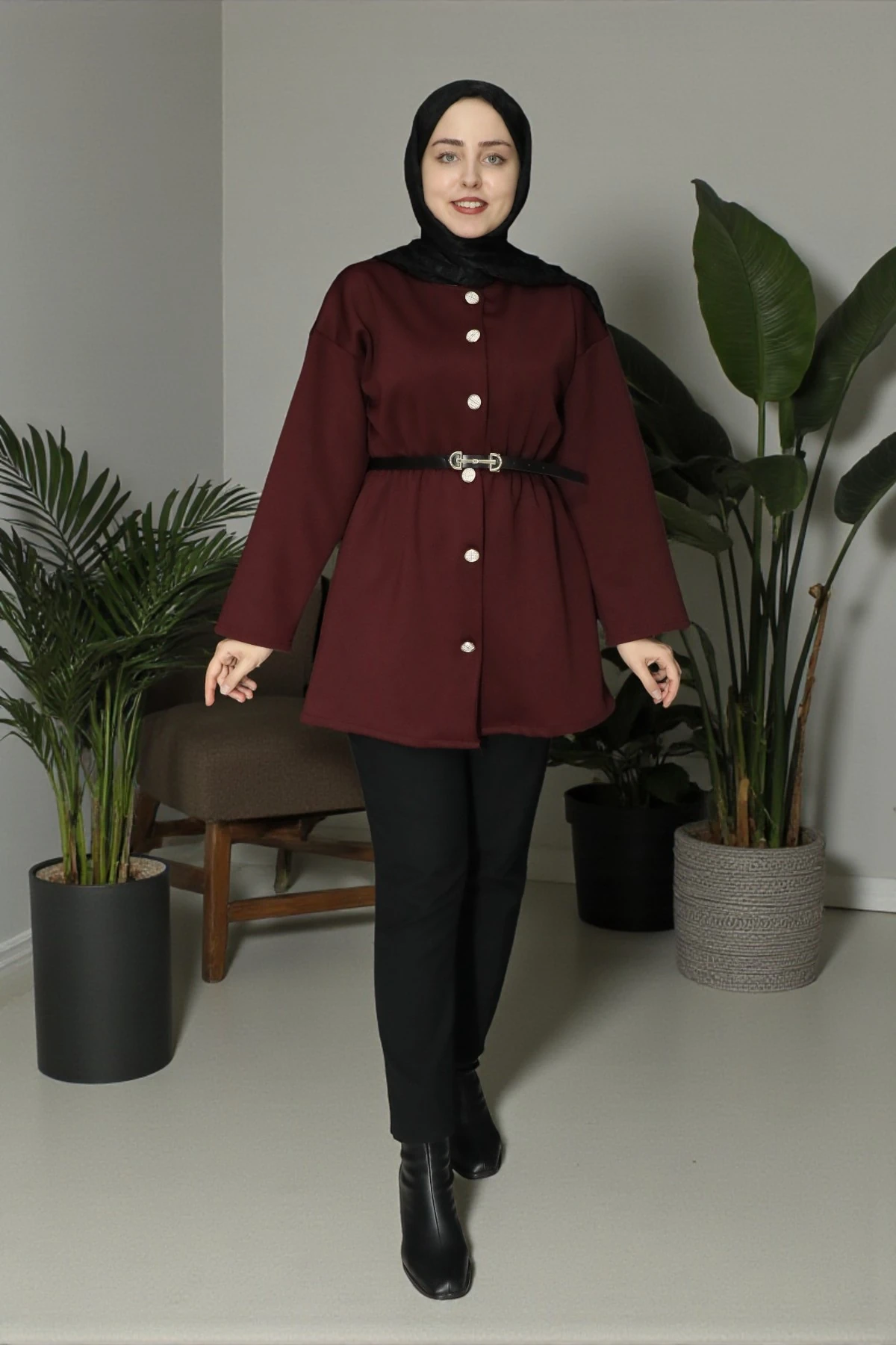 Gold Düğme Detaylı, Kemerli Scuba Kumaş Tesettür Ceket