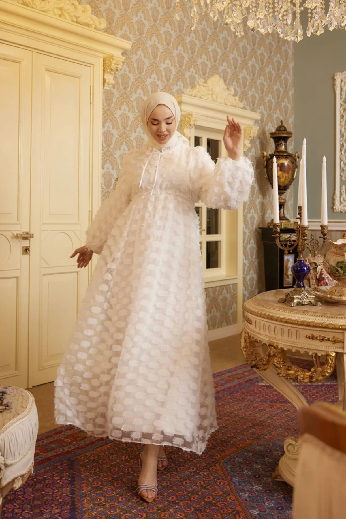 Tam Boy Astarlı Tül Detaylı Elbise