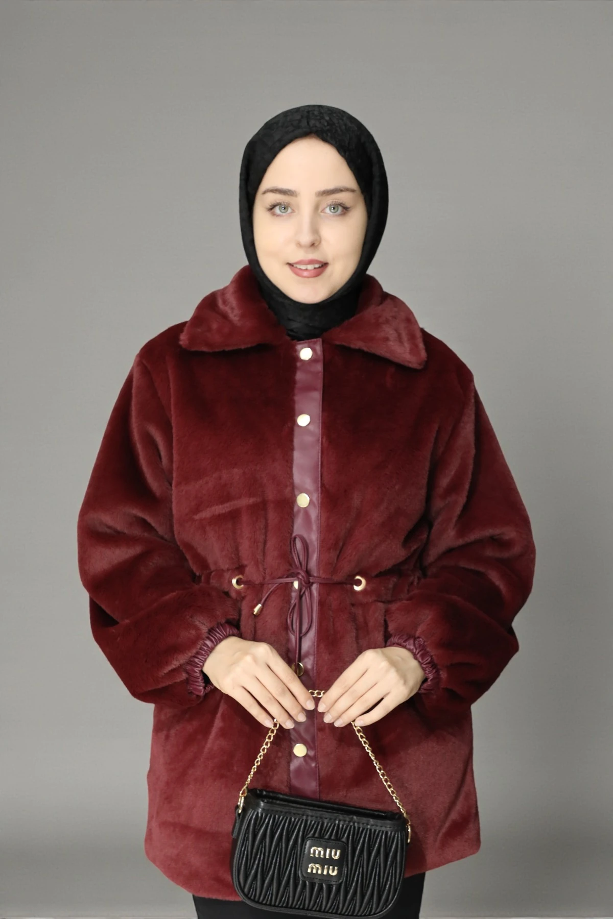 Gold Düğme ve Belden Büzgü İp Detaylı Peluş Ceket