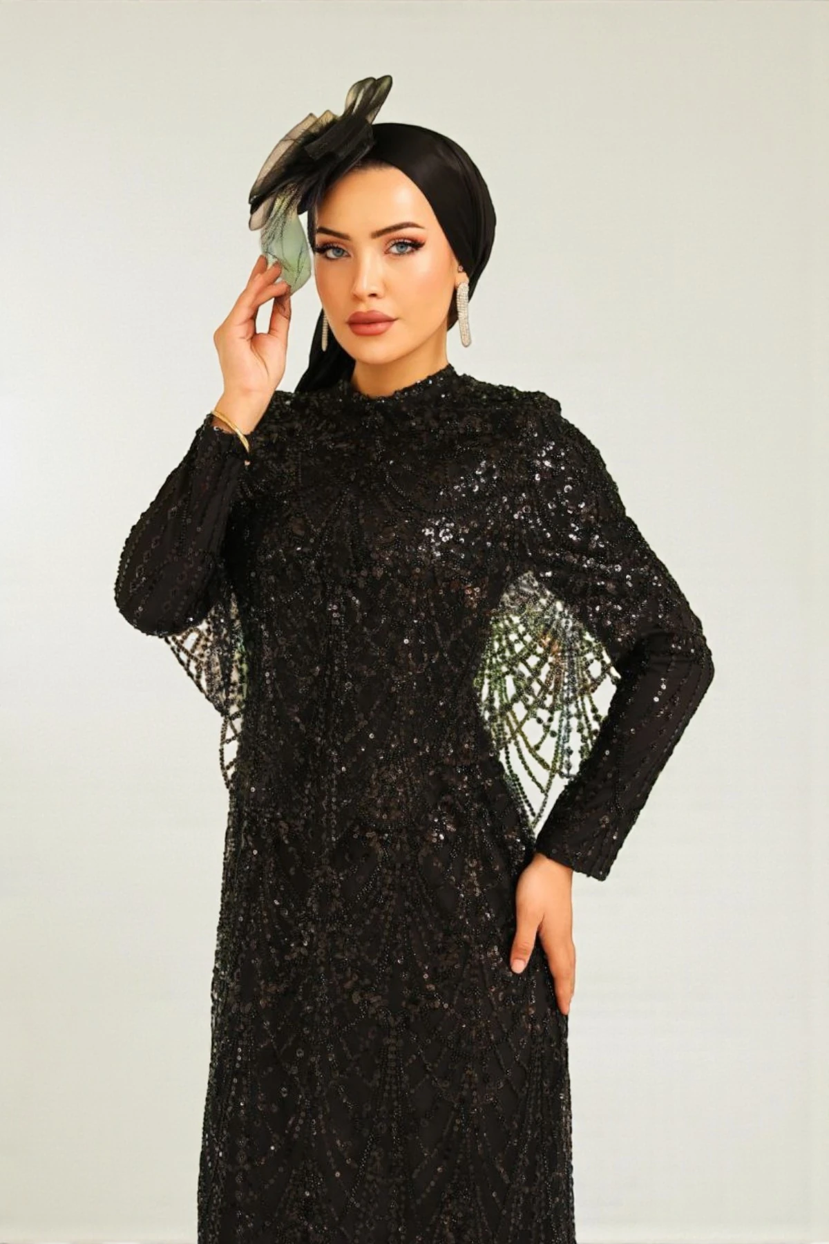 Boncuk Detaylı Çıkarılabilir Kısa Pelerinli Tesettür Abiye